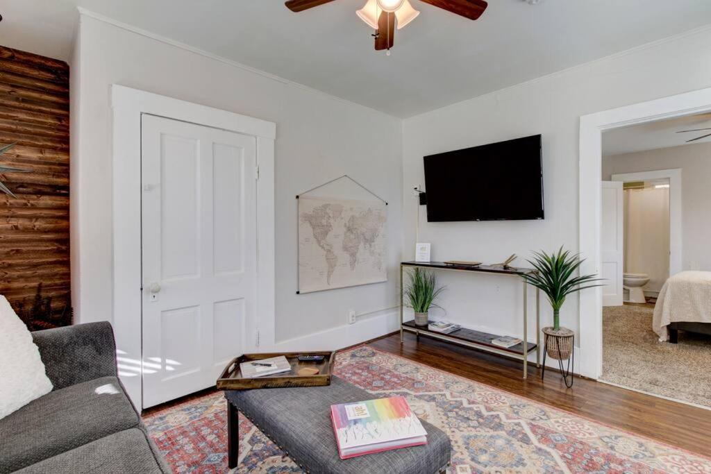 Cedar Blossom Bungalow Is A Cozy Getaway With A 5 Minute Walk To Downtown! Hot Springs Exterior foto