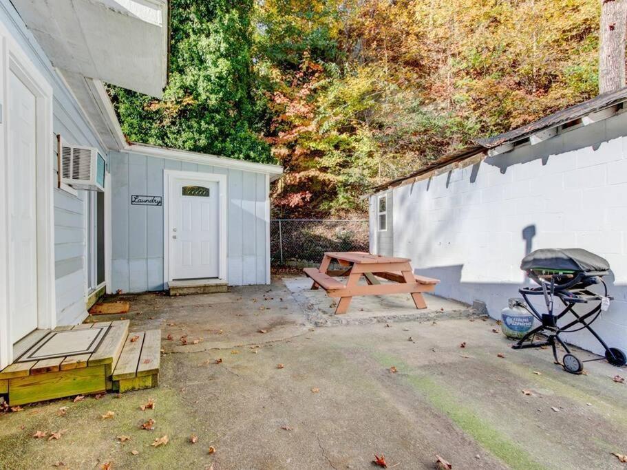 Cedar Blossom Bungalow Is A Cozy Getaway With A 5 Minute Walk To Downtown! Hot Springs Exterior foto