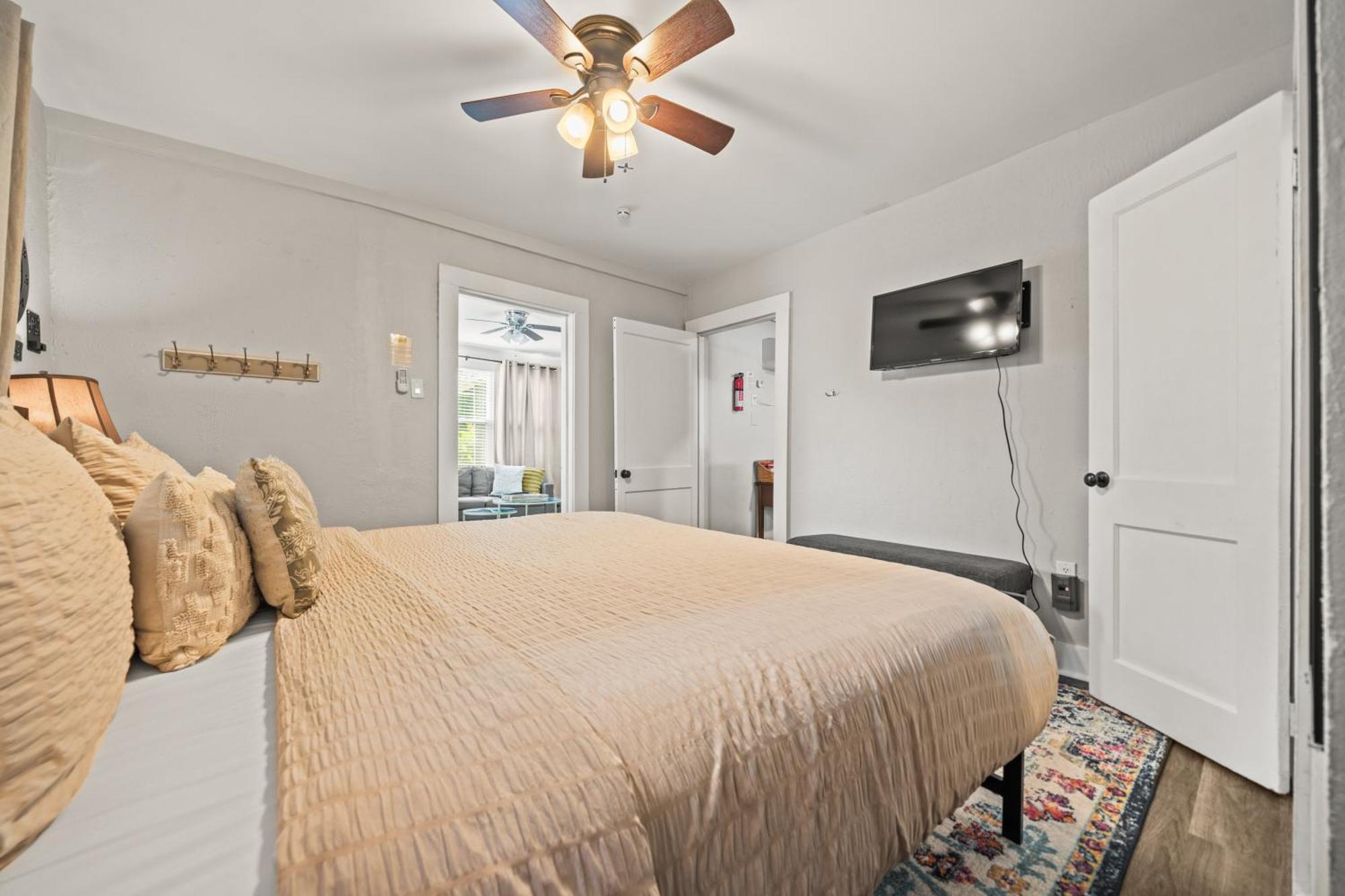 Cedar Blossom Bungalow Is A Cozy Getaway With A 5 Minute Walk To Downtown! Hot Springs Exterior foto