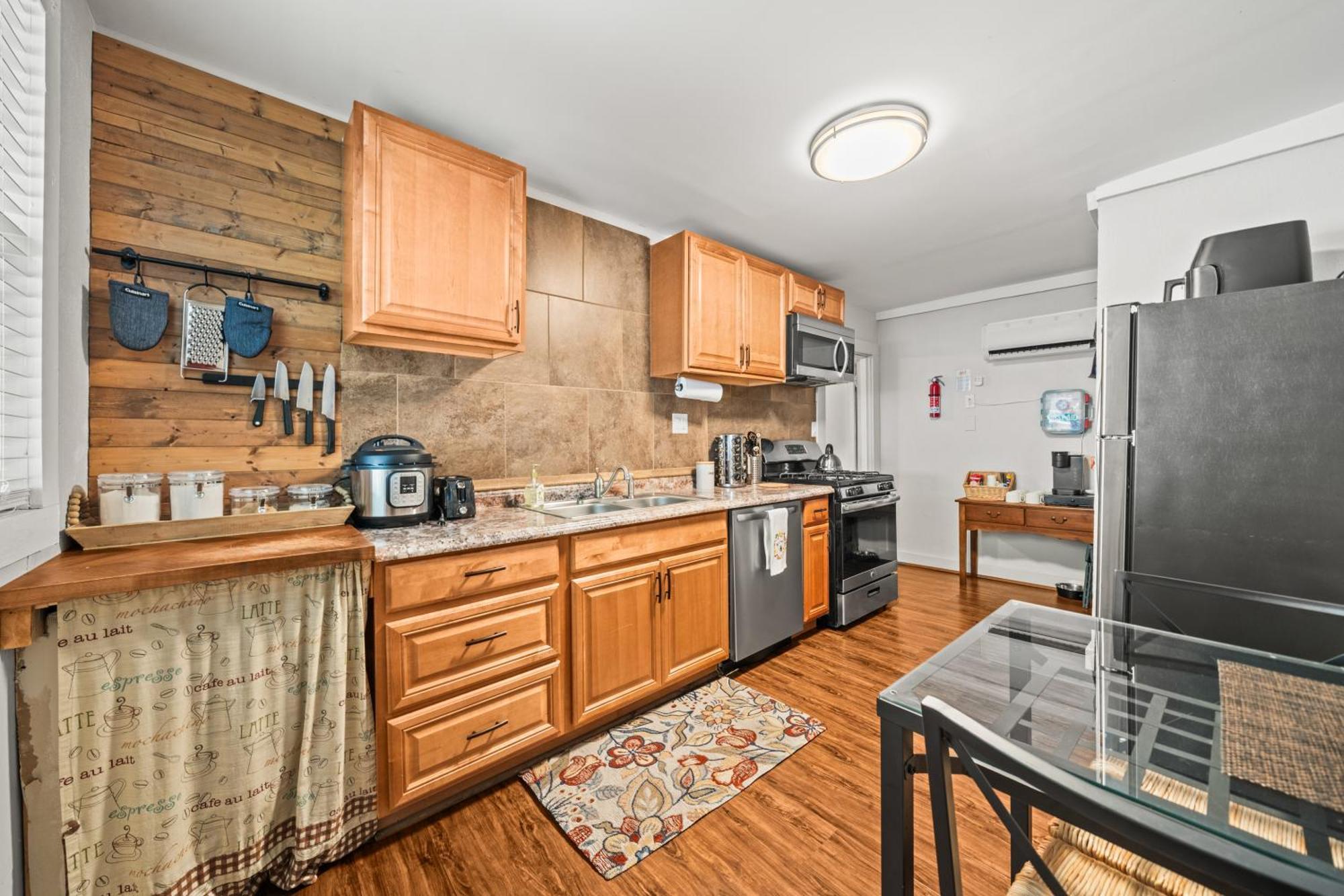 Cedar Blossom Bungalow Is A Cozy Getaway With A 5 Minute Walk To Downtown! Hot Springs Exterior foto